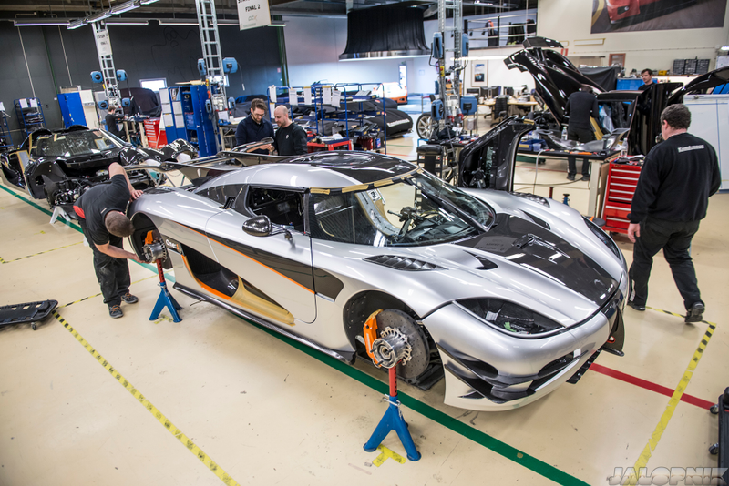 Illustration for article titled This Is The Final Build Process Of The Amazing Koenigsegg One:1